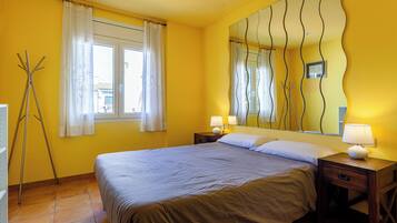 2 slaapkamers, een strijkplank/strijkijzer, gratis wifi, beddengoed