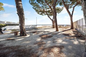 Property grounds - Apartment Orizzonte 9 A with Shared Garden & Wi-Fi (Diano Marina)