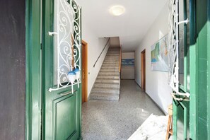 Interni