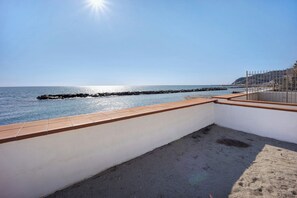 Property grounds - Apartment Orizzonte 8 B with Shared Garten & Wi-Fi (Diano Marina)