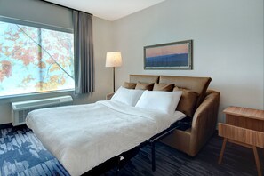 Premium bedding, down comforters, pillowtop beds, desk - Fairfield by Marriott Inn & Suites Rochester Hills (Rochester)