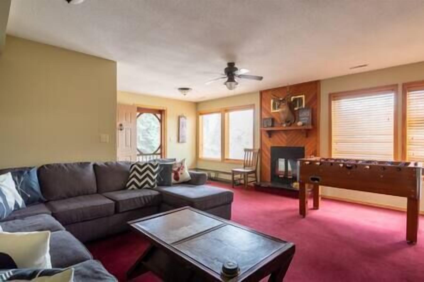 Cheerful 4 bedroom house with 2 living rooms