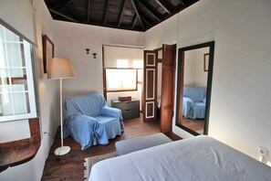 3 bedrooms, travel crib, WiFi, bed sheets