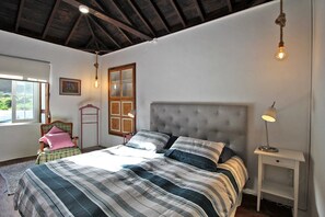 3 bedrooms, travel cot, WiFi, bed sheets - Villa la Capirota, Spain (Villa de Mazo)