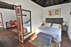 3 bedrooms, travel cot, WiFi, bed sheets