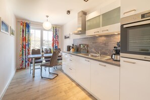 فرن، غسالة أطباق، غلّاية كهربائية، محمصة خبز