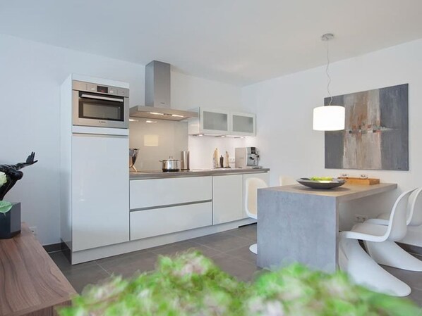 Køleskab, mikrobølgeovn, ovn, opvaskemaskine