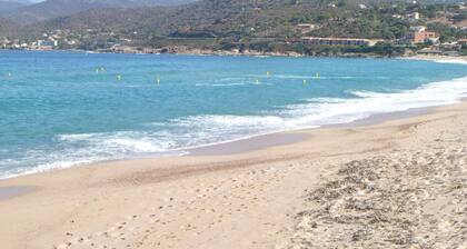 Garden-Level 3-Room Apartment, 6 Sleeps, Near La Liscia Beach