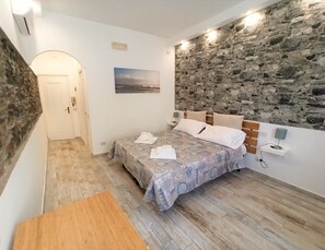 1 chambre, bureau, Wi-Fi gratuit, draps fournis