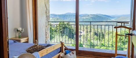 4 bedrooms, free WiFi