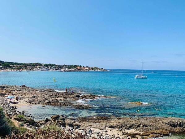 Beach - Charming Studio in Sant'Ambroggio with Terrace, Parking, and A/C, 1km from Beach (Lumio)