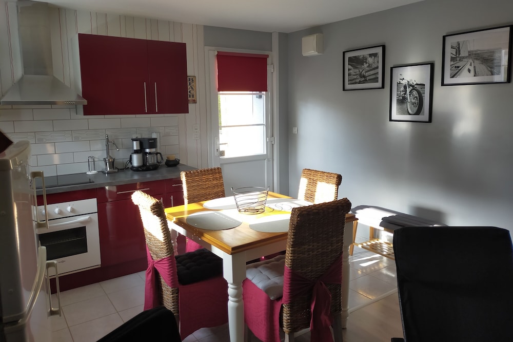 Apartment with terrace 150 m from the beach, secure parking