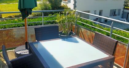 Apartment with terrace 150 m from the beach, secure parking