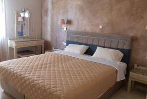 In-room safe, free WiFi - Frosini Gardens (Corfu)