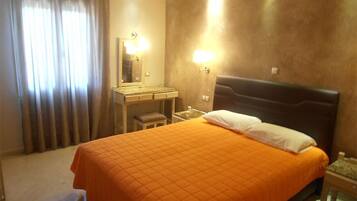 In-room safe, free WiFi