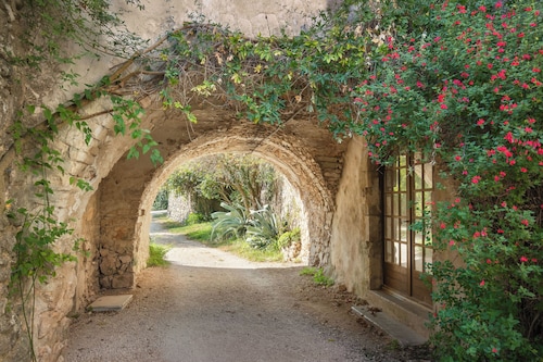 Gîte “L’Olivier” – Charm, Space & Preserved Nature