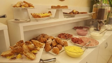 Desayuno bufé gratuito y diario