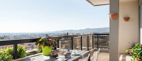 تناول الطعام بالخارج