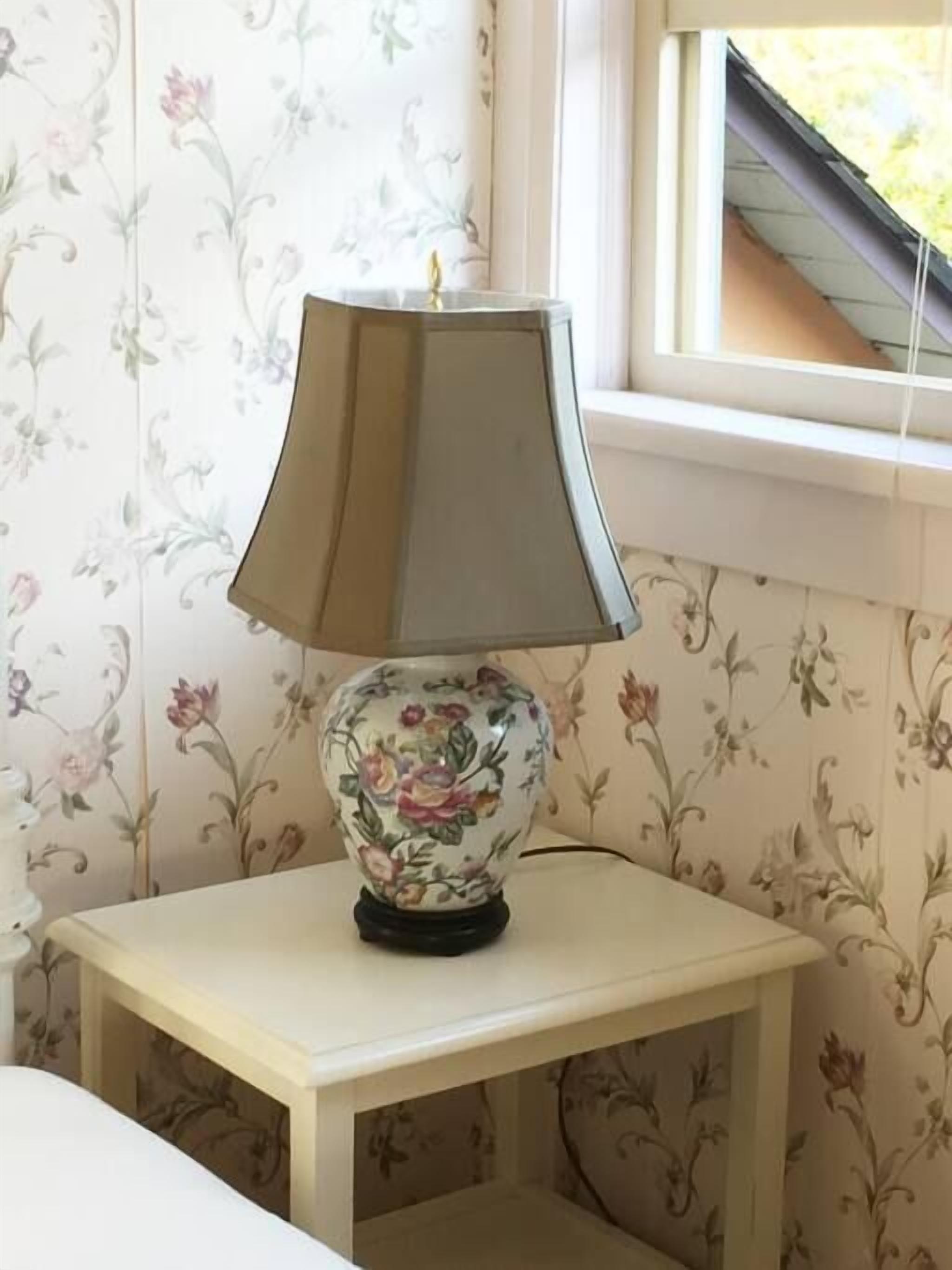 Lovely Suite in Heritage Manor, Free Parking