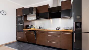 Refrigerador, microondas, horno, placa de cocina