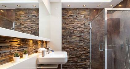 Stylish Apartment | 2 Bedrooms, Balcony and Parking