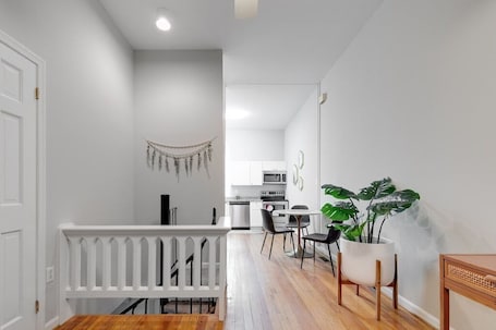 Interior. Beautifully Renovated 3 level Unit in Historic Downtown Fredericksburg