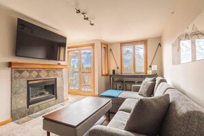 Smart TV, fireplace, Netflix, streaming services