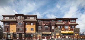 A multi-story building with a restaurant named "Elita" on the ground floor.