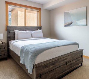 2 slaapkamers, een bureau, een strijkplank/strijkijzer, gratis wifi