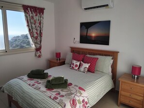 2 bedrooms, travel crib, WiFi