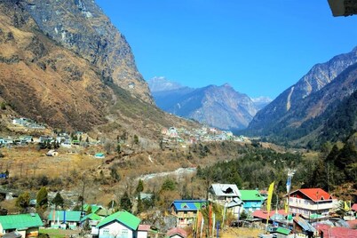 Rufina Lachung De'Crown