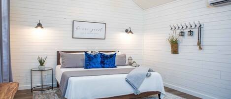 1 slaapkamer, een strijkplank/strijkijzer, gratis wifi, beddengoed