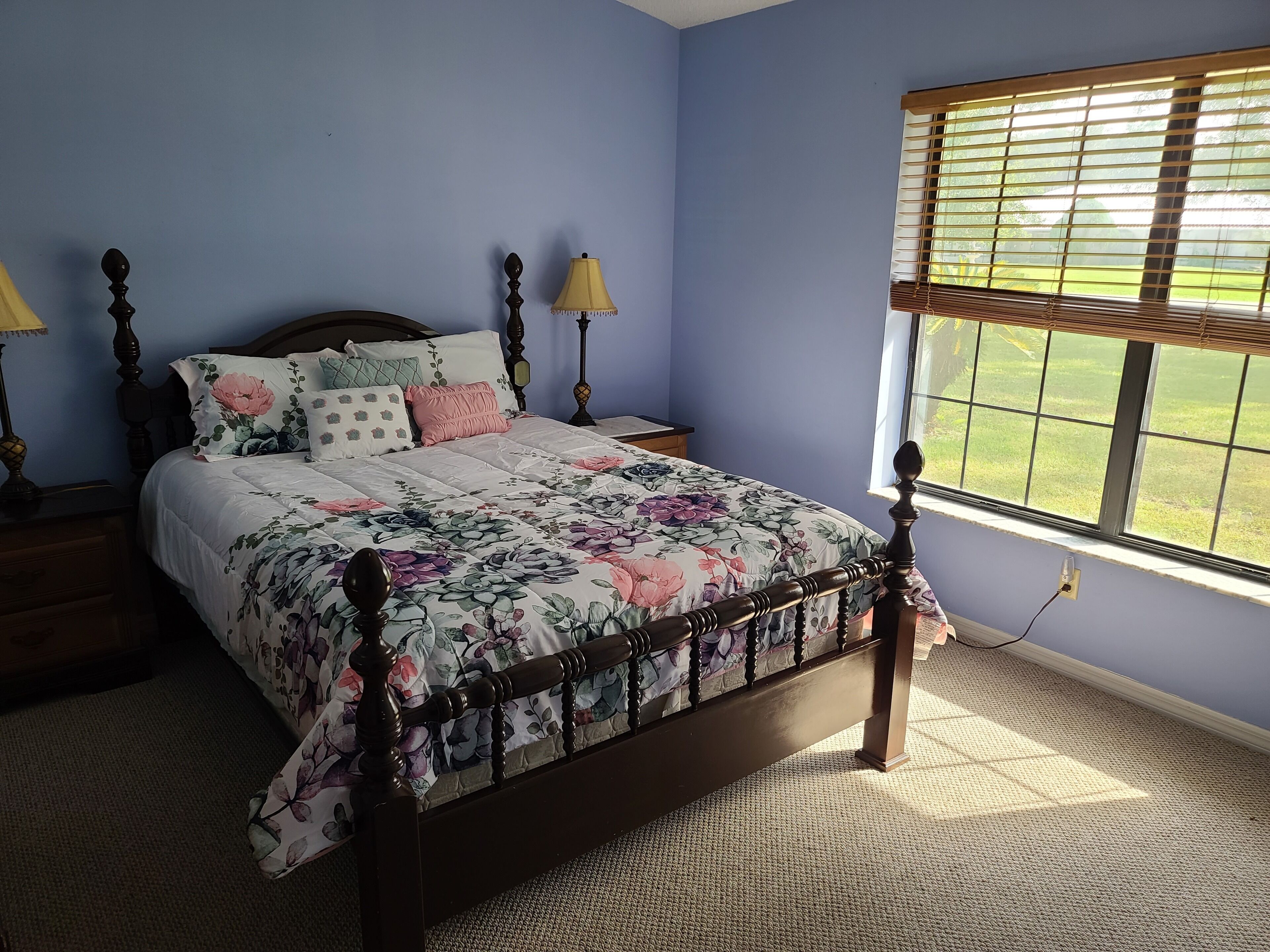 Nice home in a neighborhood of one acre private homes. wifi. bigyard alot park