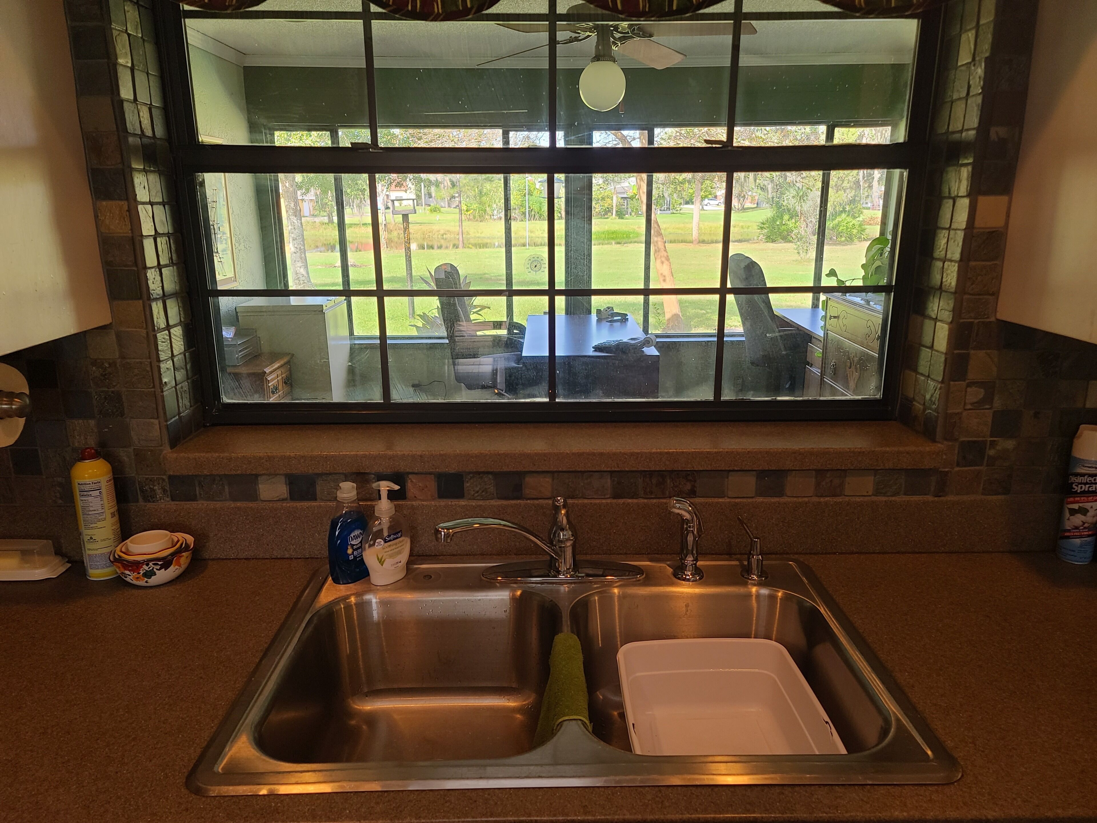 Nice home in a neighborhood of one acre private homes. wifi. bigyard alot park