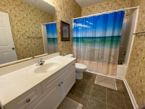Combined shower/bathtub, towels - 3 bedroom Gated community condo Walk to beach (North Myrtle Beach)