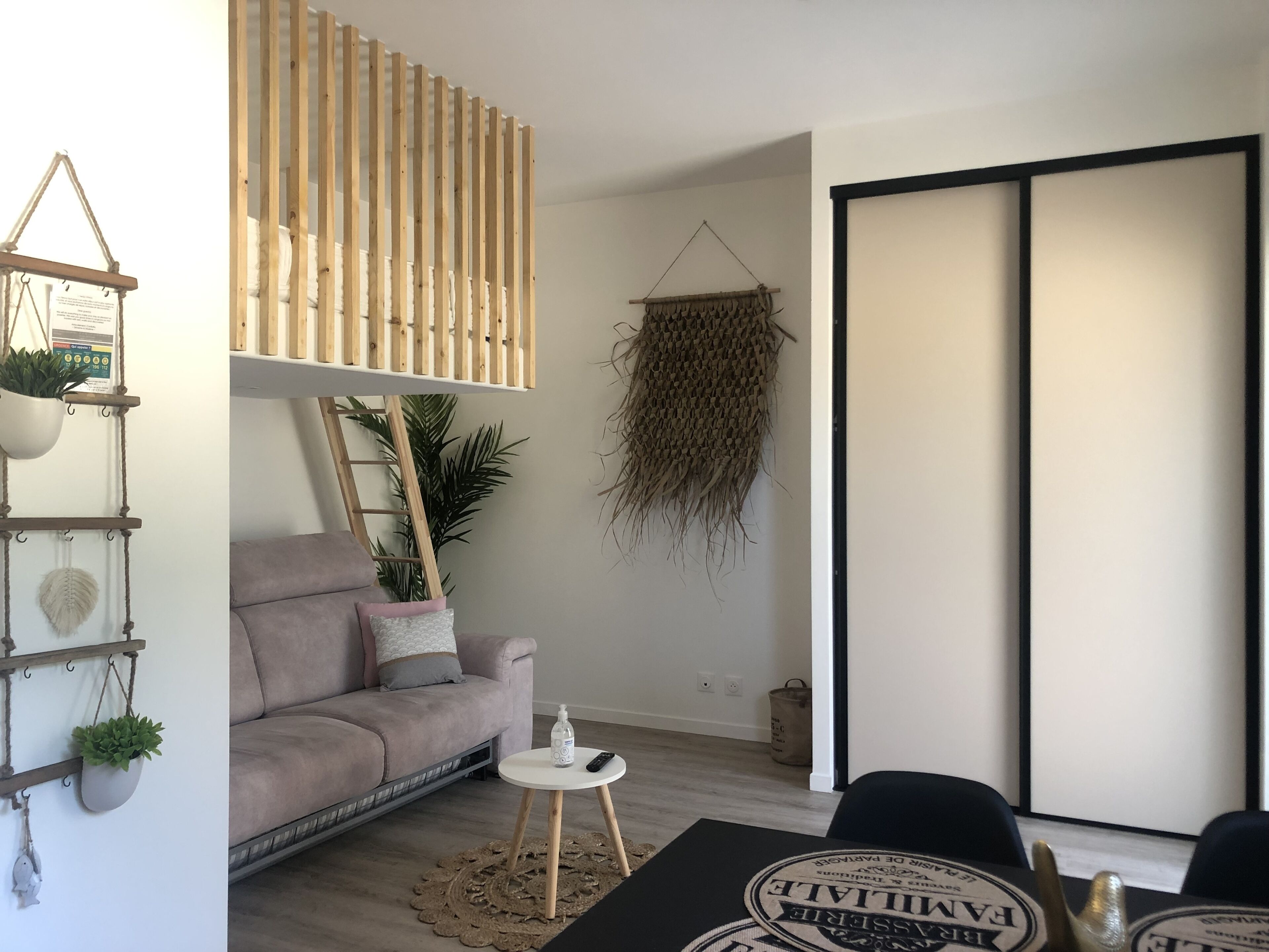 Maisonette-2 with terrace 100m from the beach