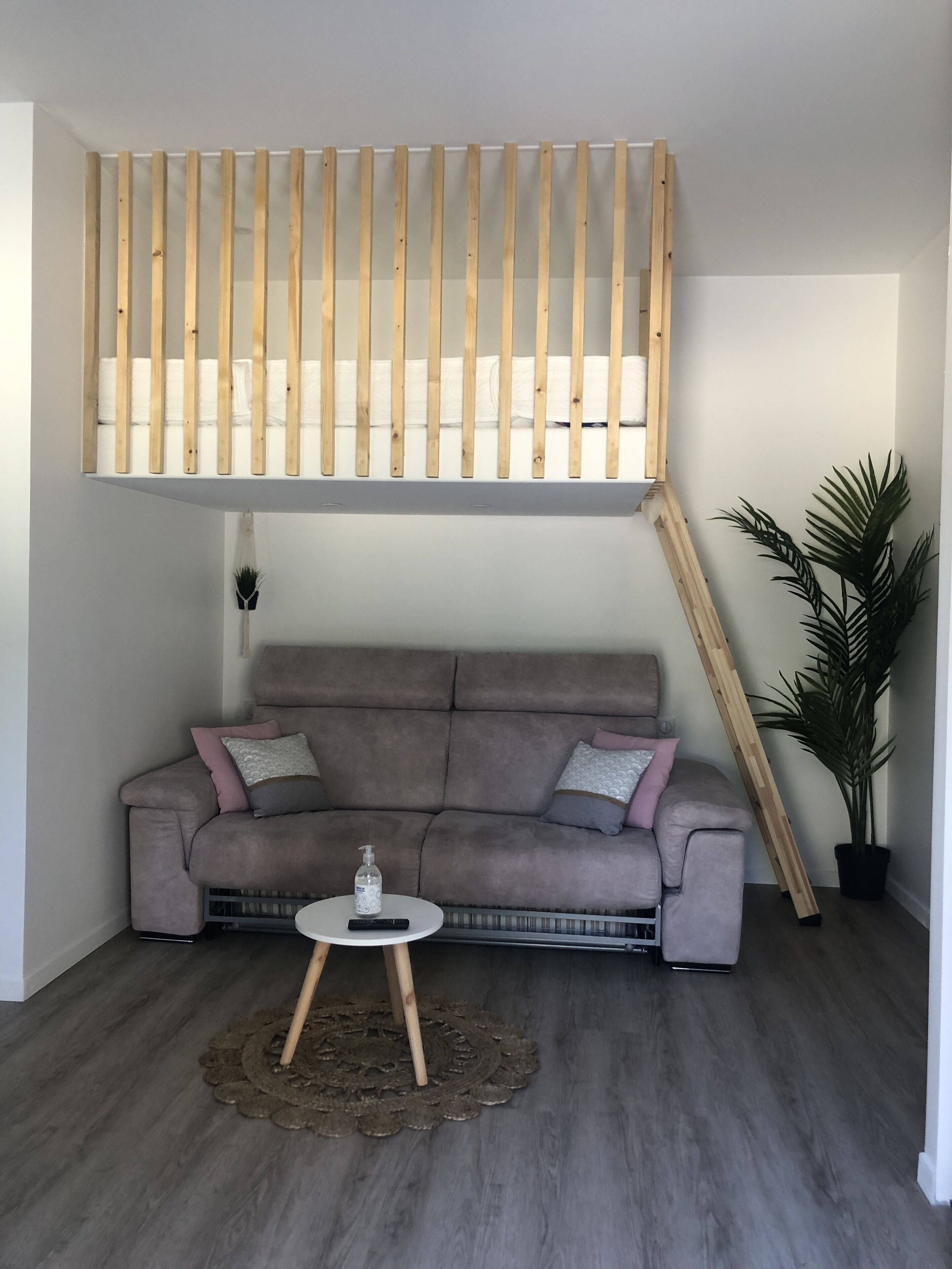 Maisonette-2 with terrace 100m from the beach