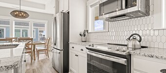 Sandalous 6BR with Heated Pool and Hot Tub