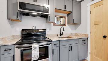 Coffee/tea maker, fridge, microwave, oven