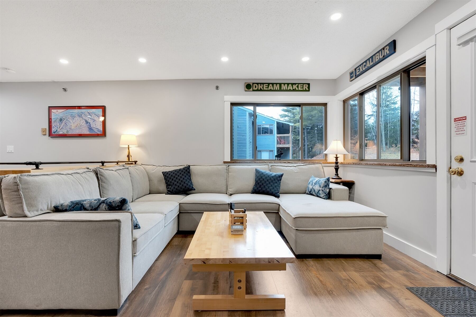 TV, fireplace, streaming services