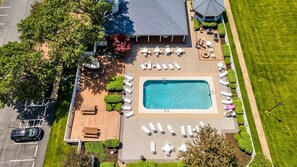 Outdoor pool, a heated pool - 2Bd/1Ba, Lake/Riverview Condo; discounts for longer stays (Port Clinton)