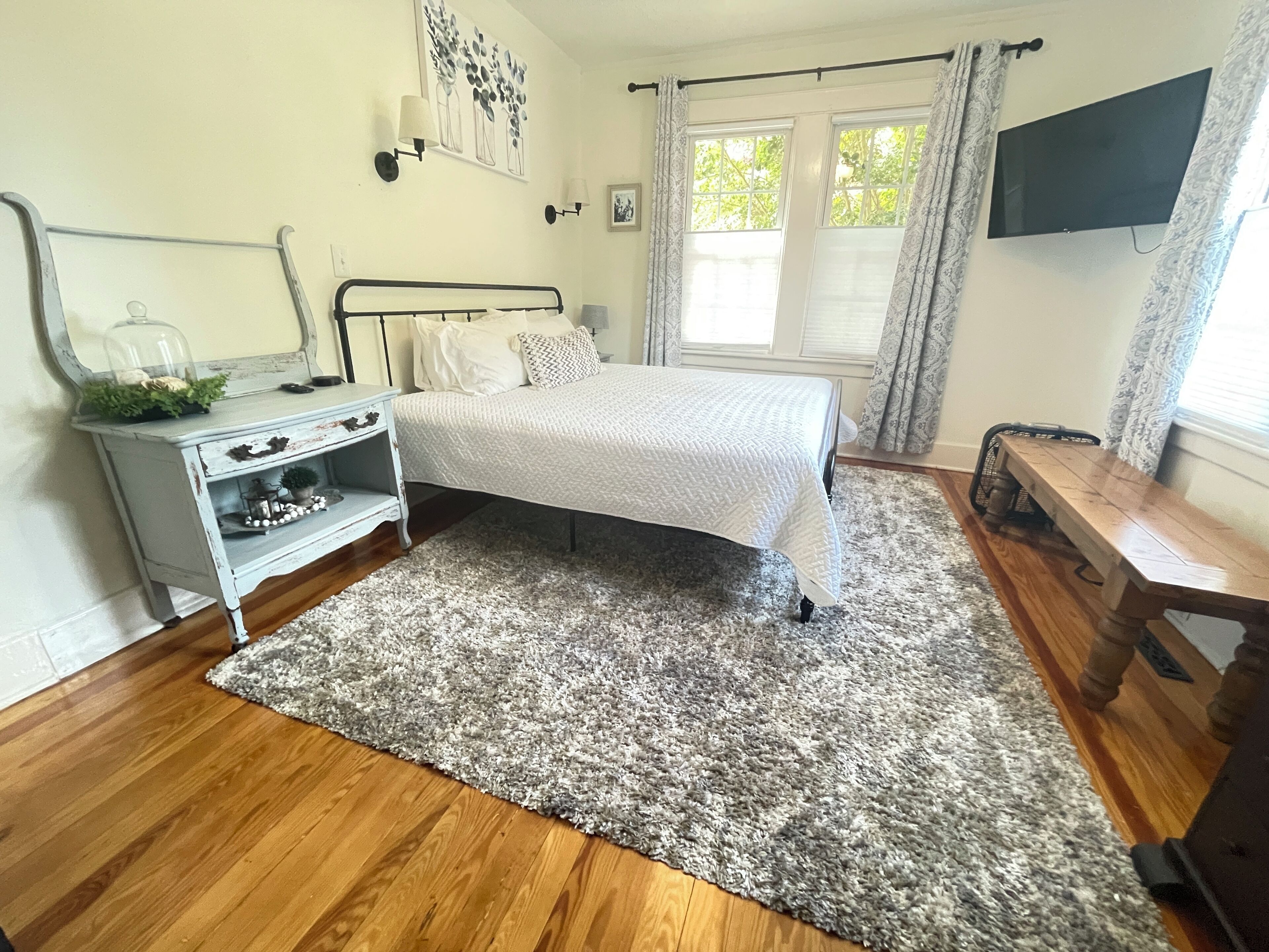 3 bedrooms, iron/ironing board, free WiFi, bed sheets