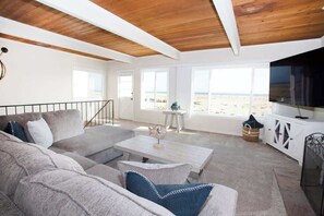 Smart TV, fireplace, offices