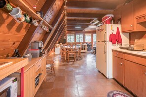 Fridge, microwave, oven, stovetop - Cinnamon Bear-Adorable A-Frame with Heating! (Arnold)