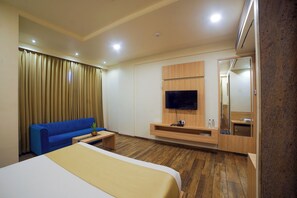 Studio Suite | Egyptian cotton sheets, premium bedding, free WiFi, bed sheets - Hotel Centre Park Bhopal (Bhopal)