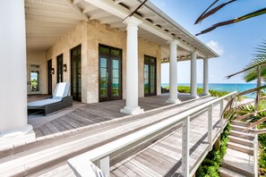 Terrace/patio - Sea Oats, Hope Town - Luxury Beachfront Home (Hope Town)