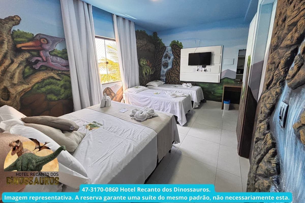 Chambre Quadruple Premium | Minibar, coffres-forts dans les chambres, décoration personnalisée
