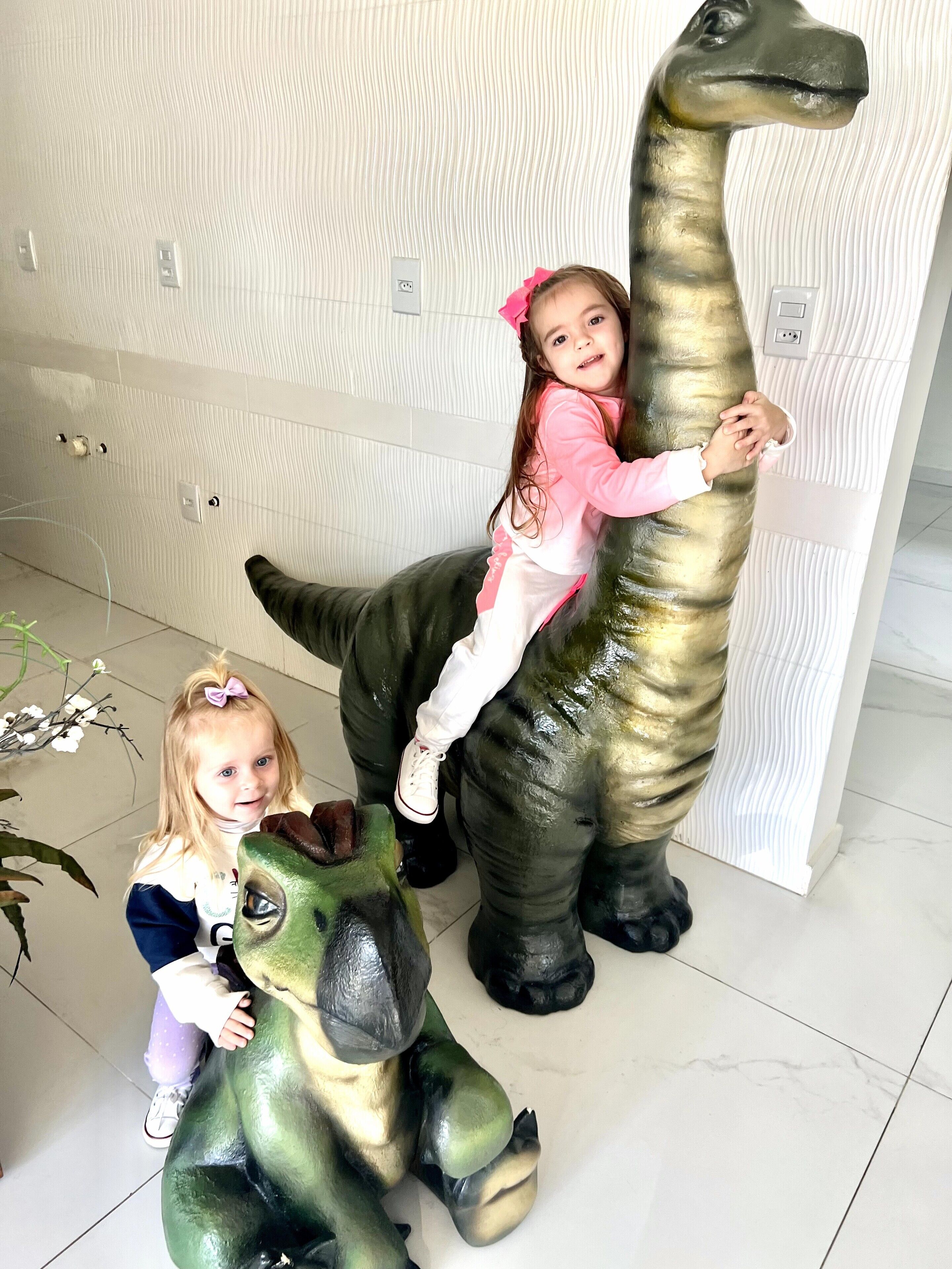 32-inch led tv with digital channels, tv, netflix