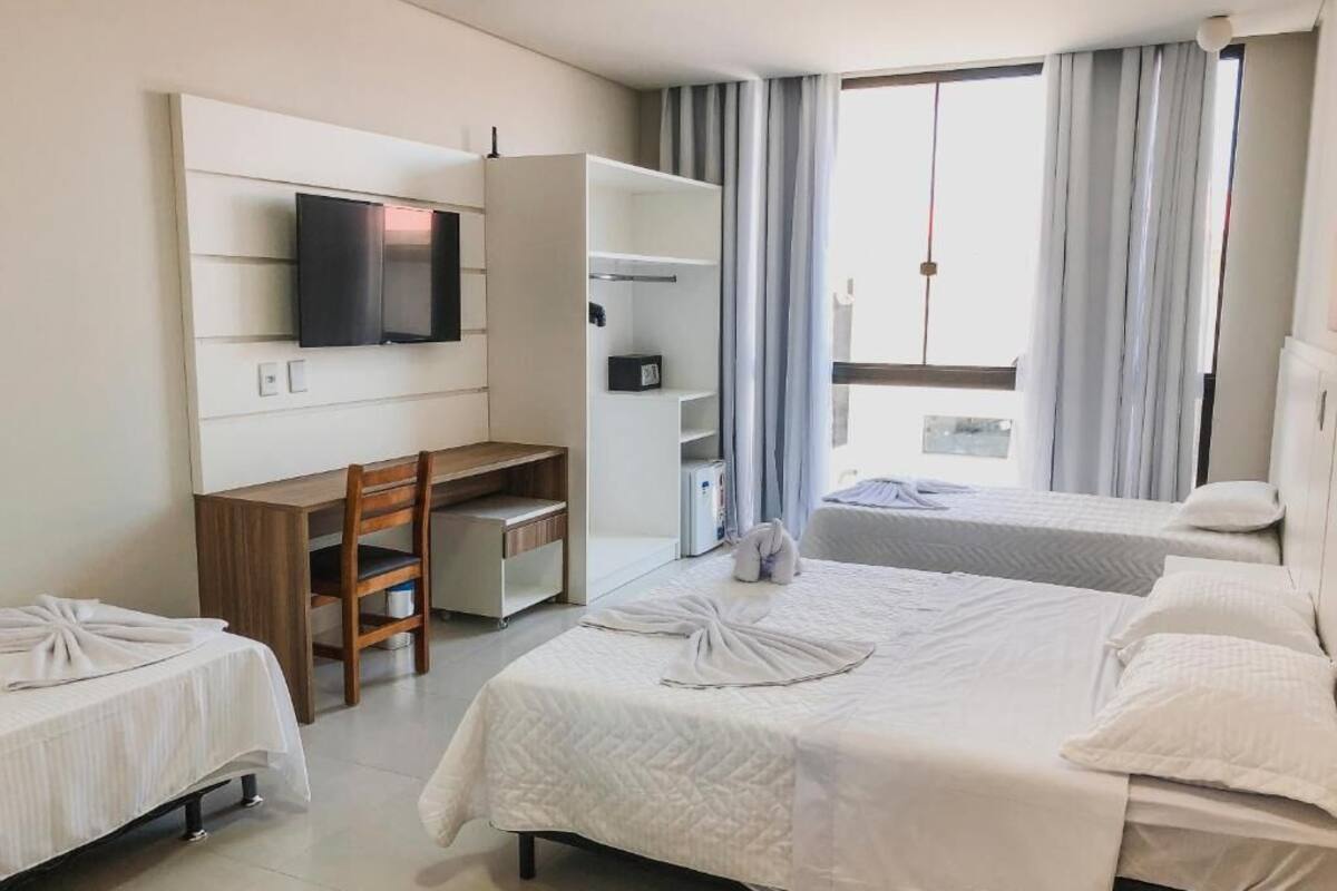 Minibar, caja fuerte, escritorio y wifi gratis