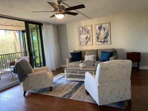 Condo, 2 habitaciones | Sala de estar | Televisión, Netflix y servicios de streaming 